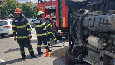 Autoutilitară răsturnată pe strada Lucian Blaga