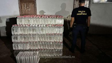 Alcool și țigări descoperite într-o autoutilitară
