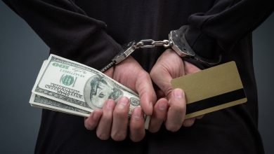 Polițiști la o acțiune de investigație
