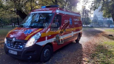 bărbat spânzurat în parc